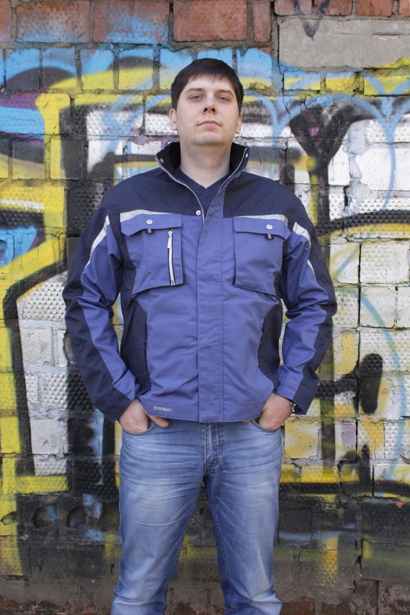 Фотография рабочей куртки АЛЛИН в комбинации с джинсами