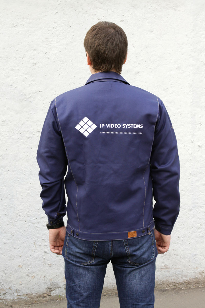 Спина куртки SWW-471-14 с вышитым логотипом IP VIDEO SYSTEMS
