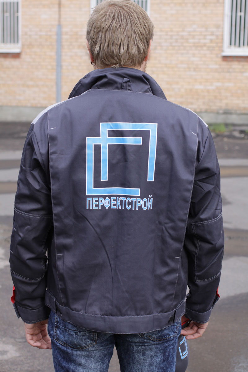 Увеличенная Фотография фрагмента куртки с логотипом Перфект-Строй на спине