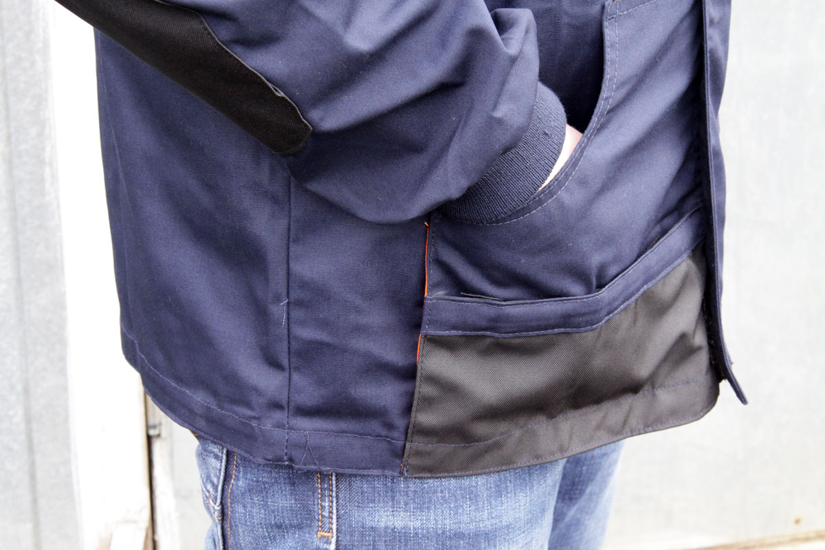 Фотография деталей куртки ЭМЕРТОН НЭВИ - правый нижний накладной карман